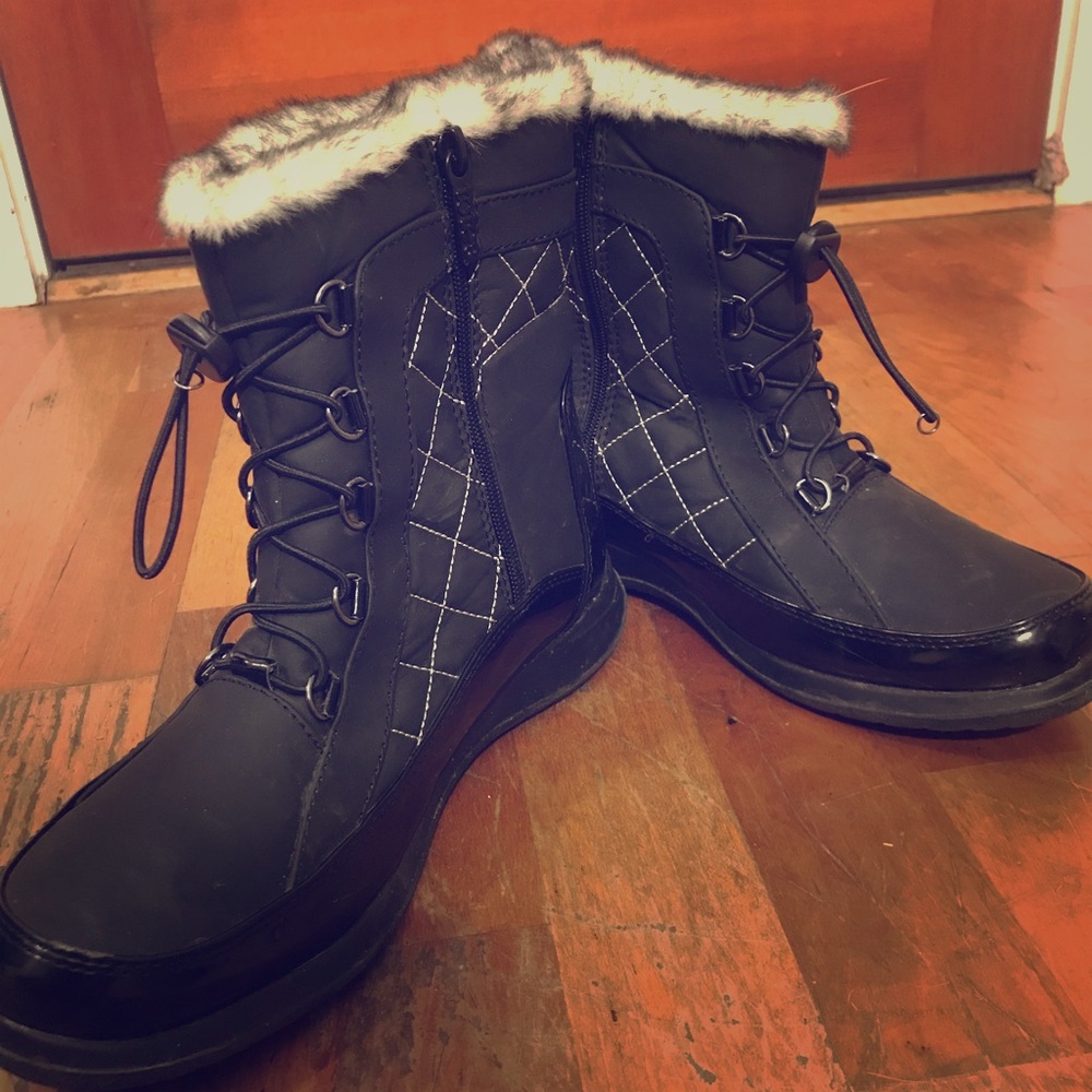 TOTES brand black water proof winter boots